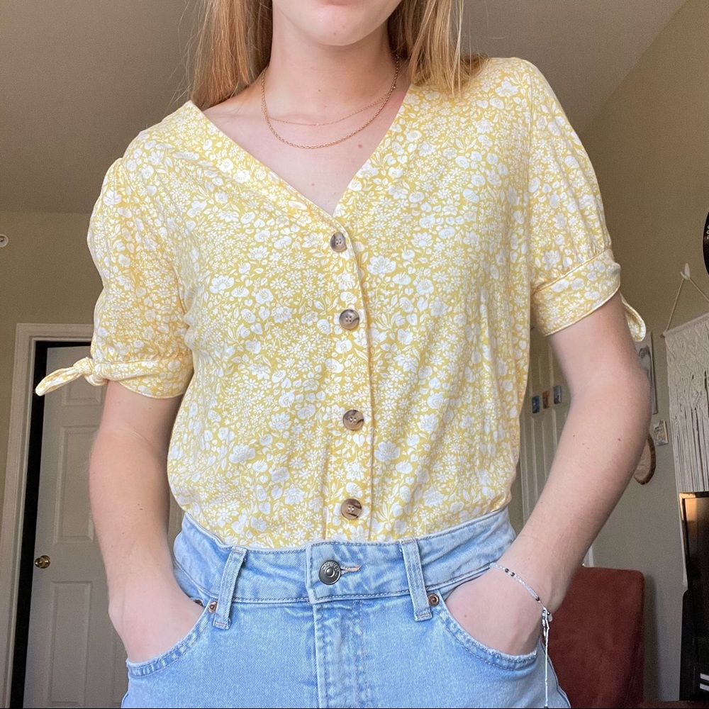 NWOT LOFT button-up yellow floral shirt sleeve tee blouse Sz M